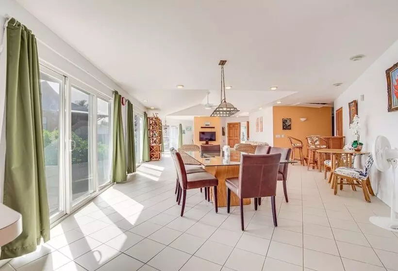 Coastal Keaau Home: Ocean & Sunrise Views, Pool