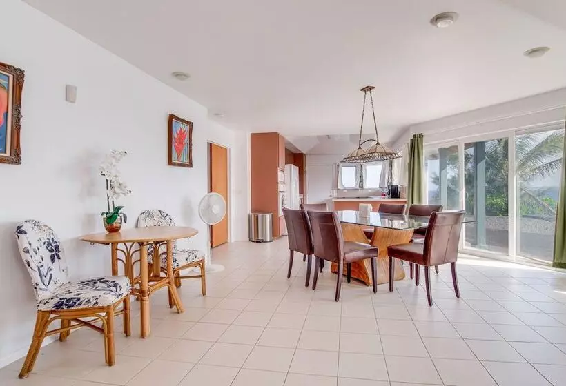 Coastal Keaau Home: Ocean & Sunrise Views, Pool