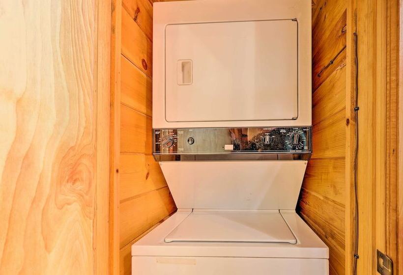 Cozy Blue Ridge Cabin W/ Hot Tub!