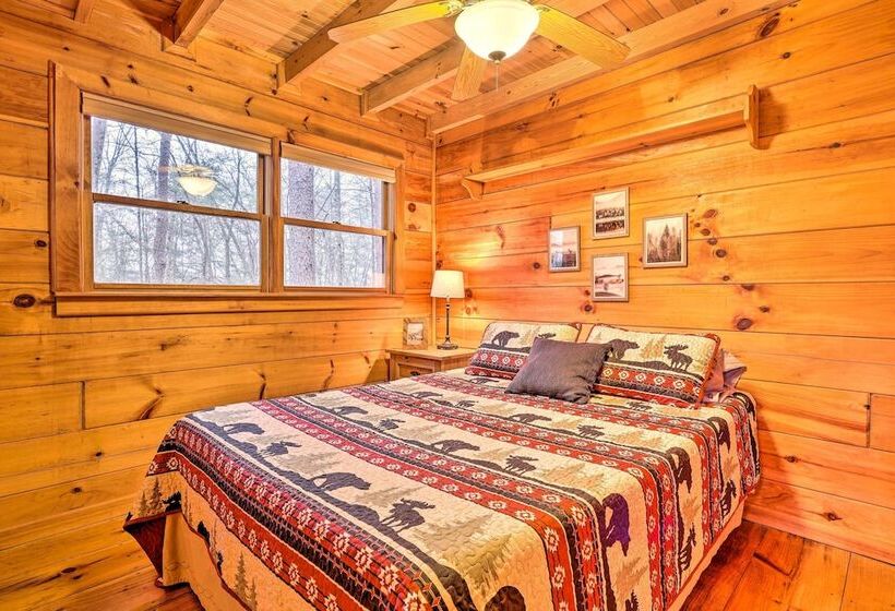 Cozy Blue Ridge Cabin W/ Hot Tub!