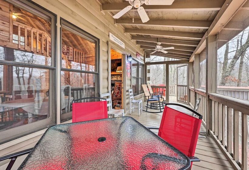 Cozy Blue Ridge Cabin W/ Hot Tub!