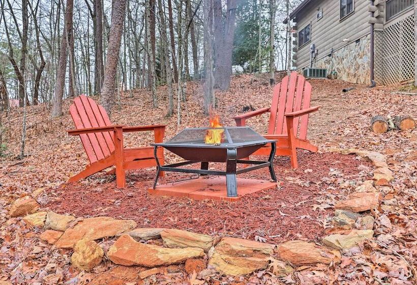 Cozy Blue Ridge Cabin W/ Hot Tub!
