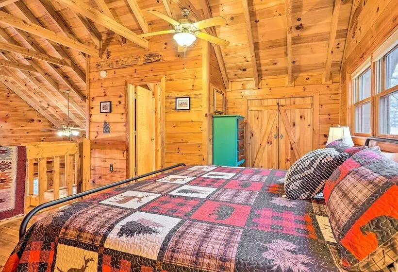 Cozy Blue Ridge Cabin W/ Hot Tub!