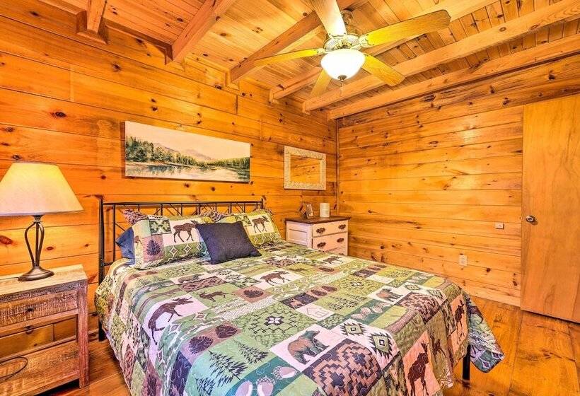 Cozy Blue Ridge Cabin W/ Hot Tub!