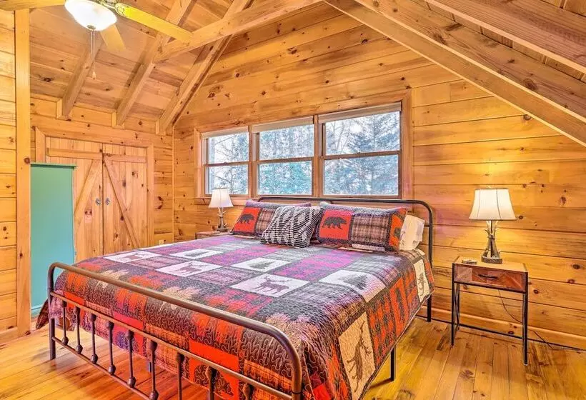 Cozy Blue Ridge Cabin W/ Hot Tub!