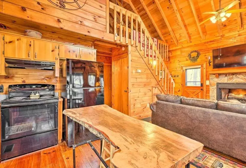 Cozy Blue Ridge Cabin W/ Hot Tub!