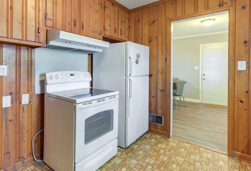 Cozy & Convenient Macon Home ~ 3 Mi To Town!