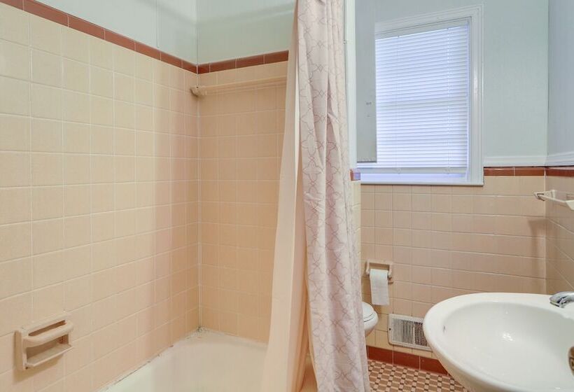 Cozy & Convenient Macon Home ~ 3 Mi To Town!