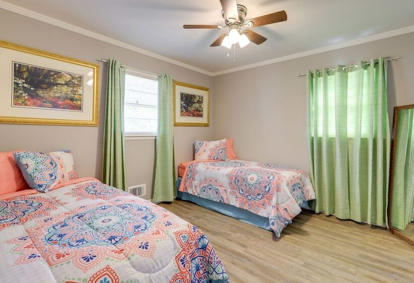 Cozy & Convenient Macon Home ~ 3 Mi To Town!
