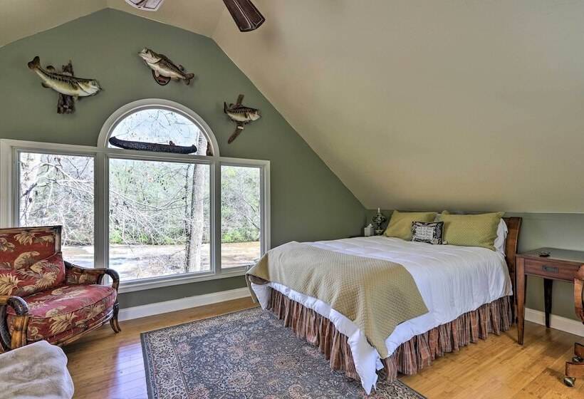 Cozy Creekside Cabin W/ Grill: Fish & Explore!