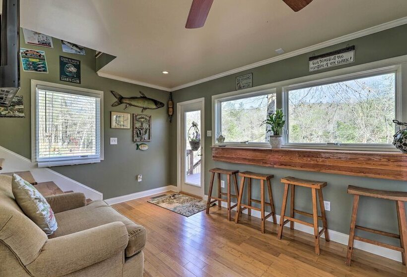 Cozy Creekside Cabin W/ Grill: Fish & Explore!