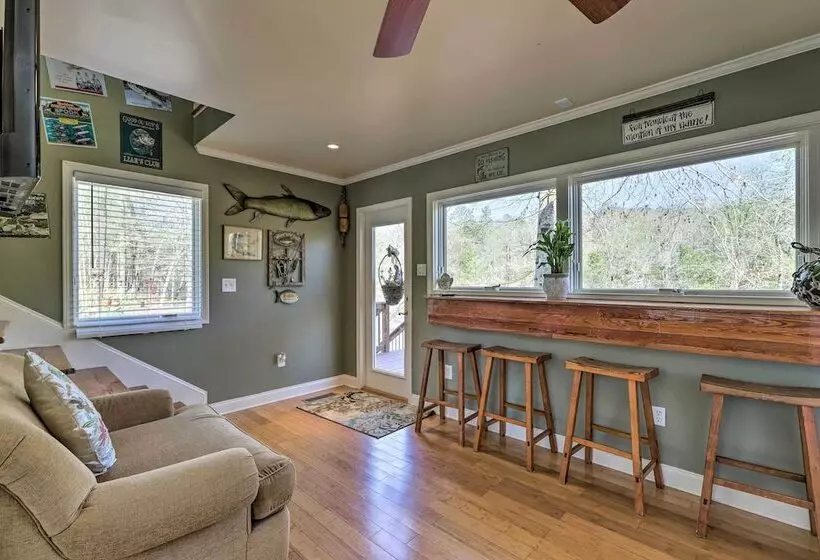 Cozy Creekside Cabin W/ Grill: Fish & Explore!