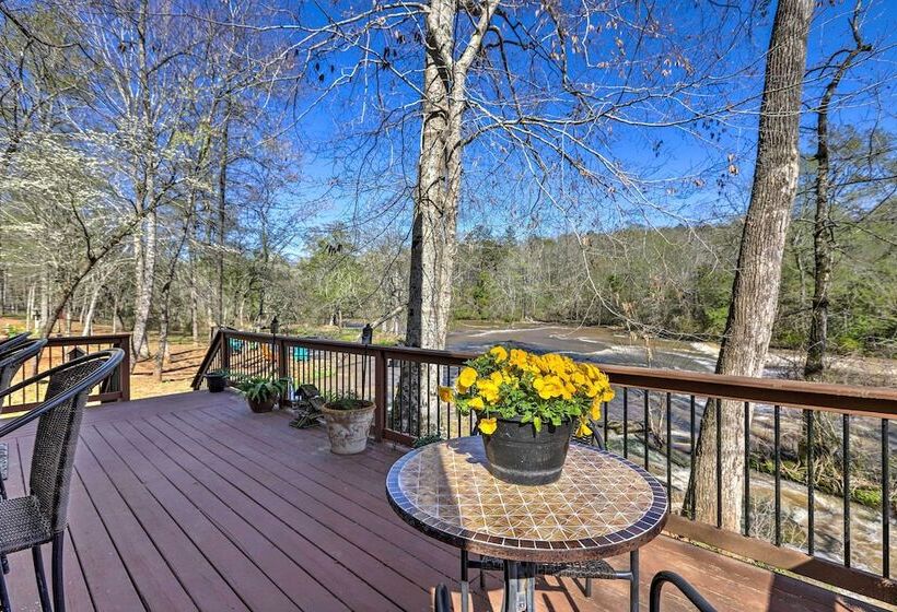 Cozy Creekside Cabin W/ Grill: Fish & Explore!