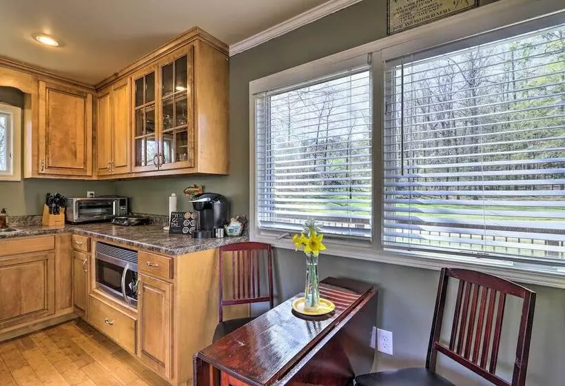 Cozy Creekside Cabin W/ Grill: Fish & Explore!