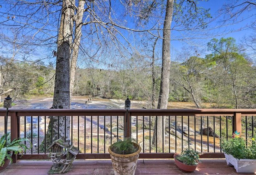 Cozy Creekside Cabin W/ Grill: Fish & Explore!