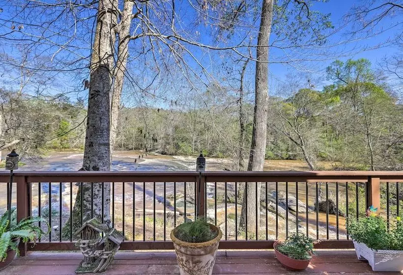 Cozy Creekside Cabin W/ Grill: Fish & Explore!