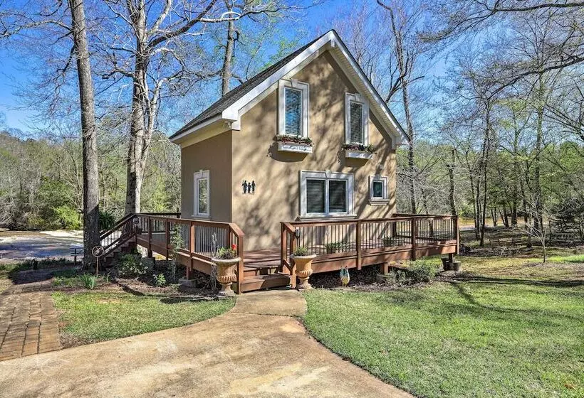 Cozy Creekside Cabin W/ Grill: Fish & Explore!