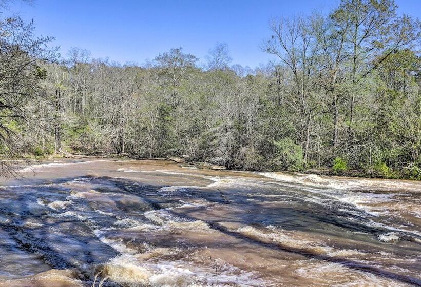 Cozy Creekside Cabin W/ Grill: Fish & Explore!