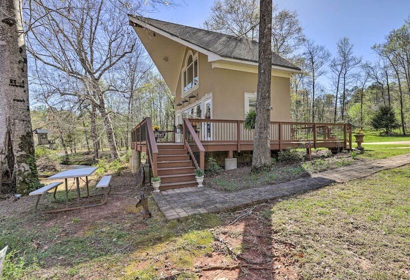 Cozy Creekside Cabin W/ Grill: Fish & Explore!