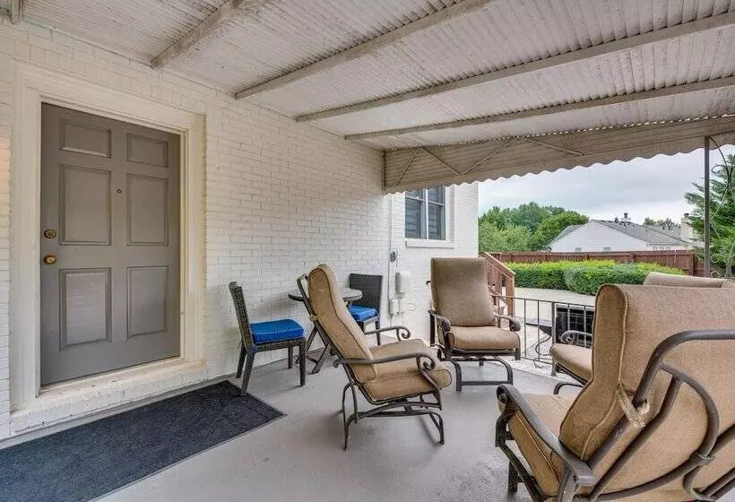 Cozy + Modern Norcross Hideaway W/ Covered Porches