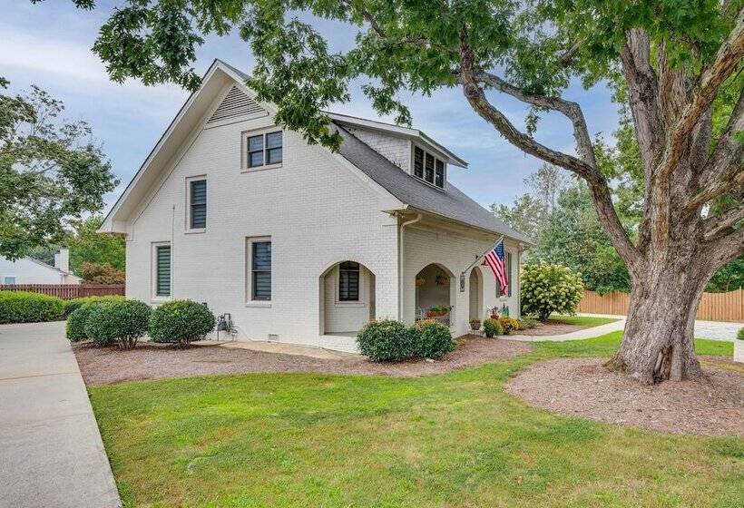 Cozy + Modern Norcross Hideaway W/ Covered Porches