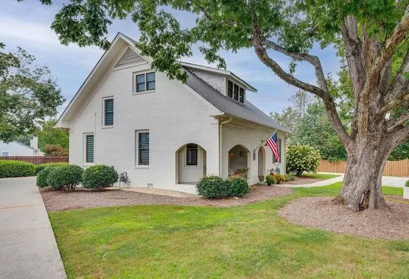Cozy + Modern Norcross Hideaway W/ Covered Porches