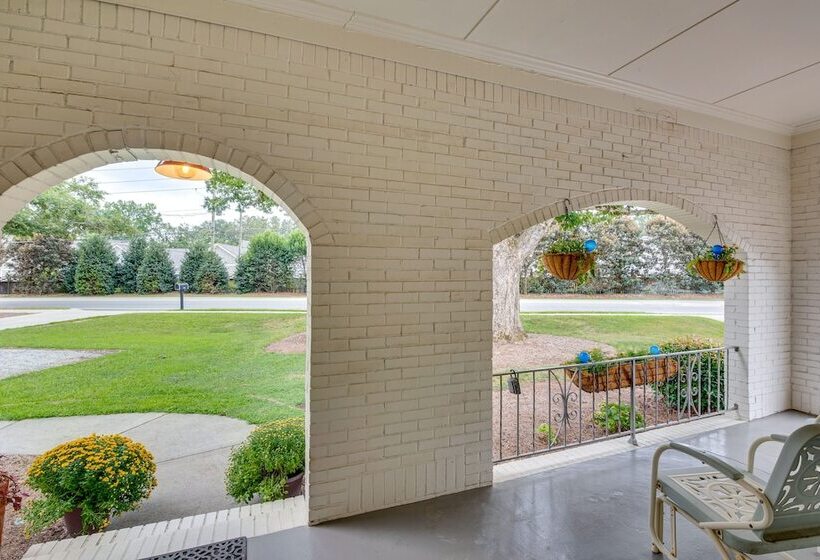 Cozy + Modern Norcross Hideaway W/ Covered Porches