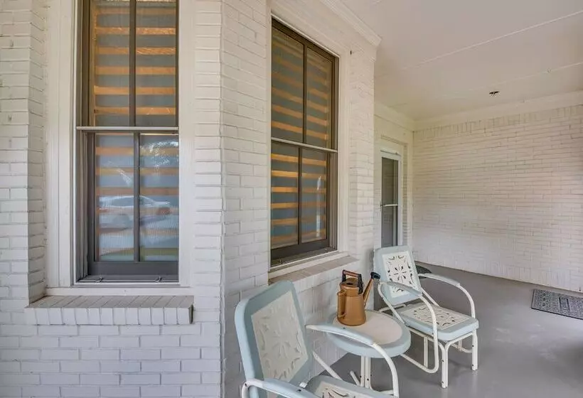 Cozy + Modern Norcross Hideaway W/ Covered Porches