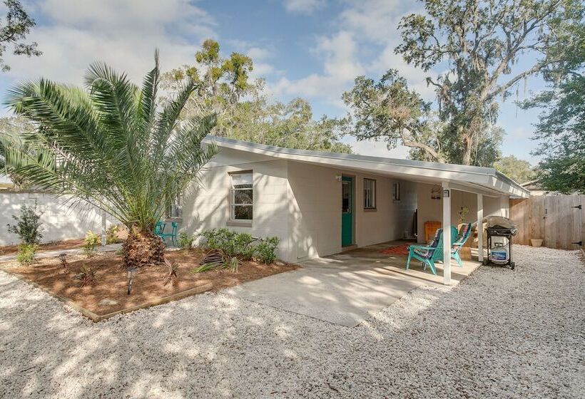 Cozy St Simons Island Cottage Close To Beaches!