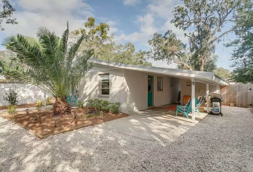 Cozy St Simons Island Cottage   Close To Beaches!