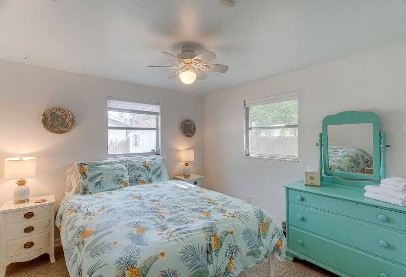 Cozy St Simons Island Cottage Close To Beaches!