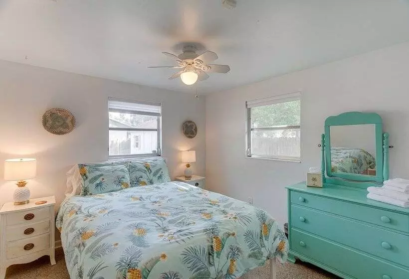 Cozy St Simons Island Cottage   Close To Beaches!