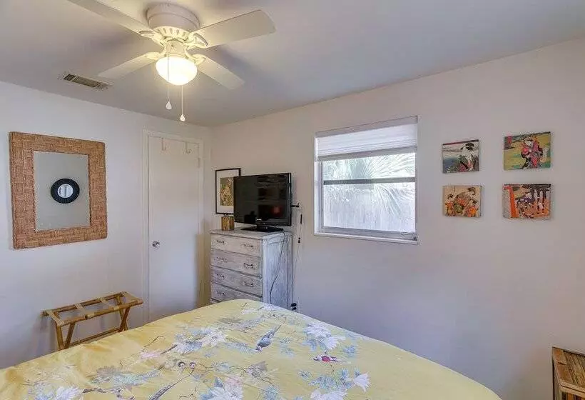 Cozy St Simons Island Cottage   Close To Beaches!