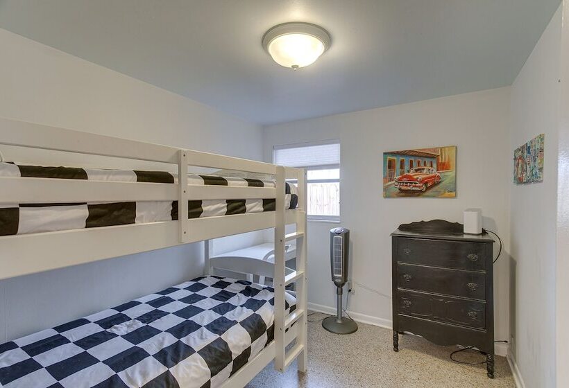 Cozy St Simons Island Cottage Close To Beaches!