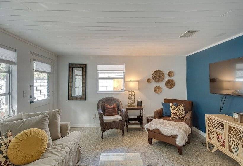 Cozy St Simons Island Cottage Close To Beaches!