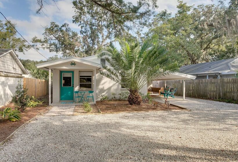 Cozy St Simons Island Cottage Close To Beaches!