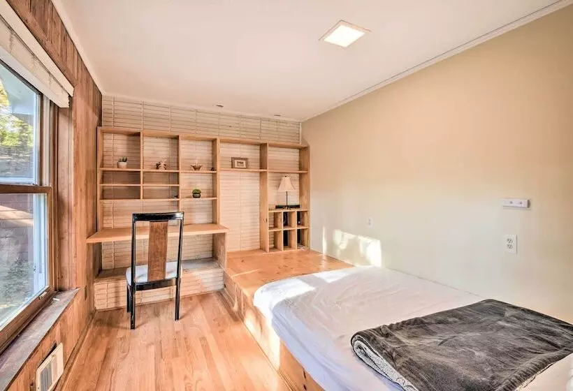 Spacious Duluth Home W/ Lake View & Fire Pit