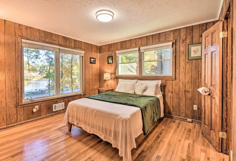 Spacious Duluth Home W/ Lake View & Fire Pit