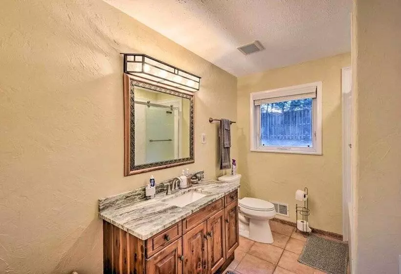 Spacious Duluth Home W/ Lake View & Fire Pit