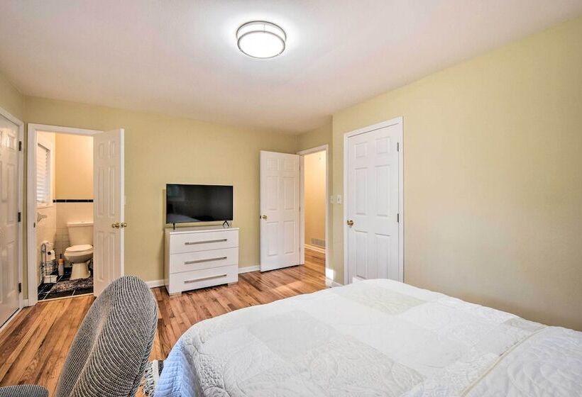 Spacious Duluth Home W/ Lake View & Fire Pit