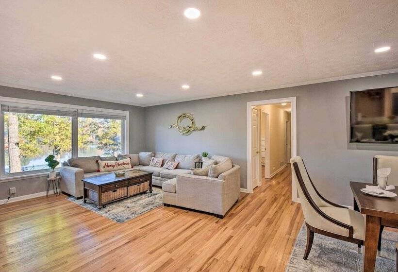 Spacious Duluth Home W/ Lake View & Fire Pit
