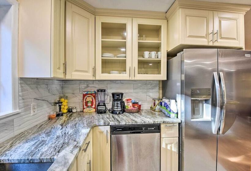 Spacious Duluth Home W/ Lake View & Fire Pit