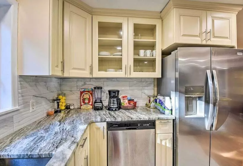 Spacious Duluth Home W/ Lake View & Fire Pit