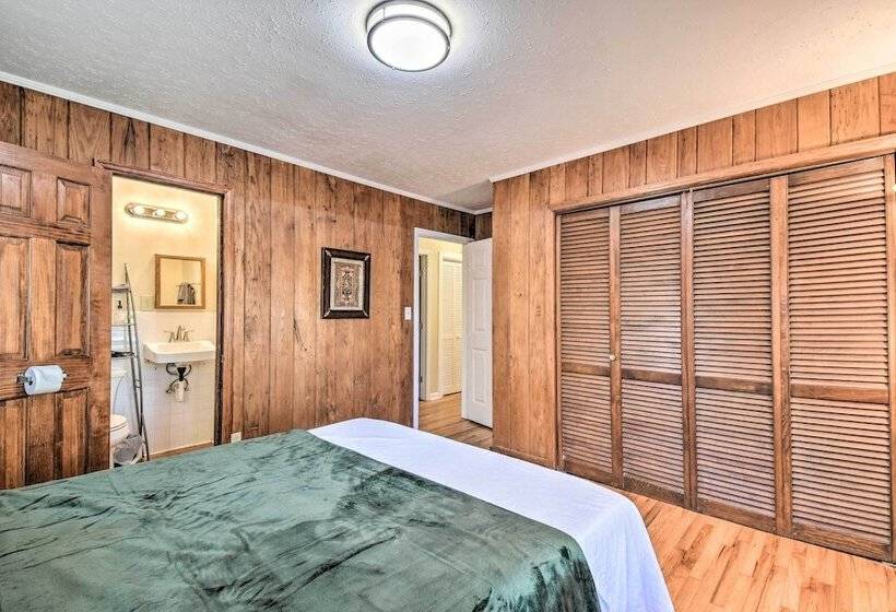 Spacious Duluth Home W/ Lake View & Fire Pit