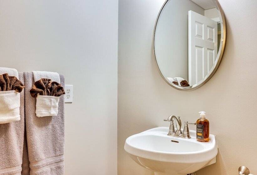 Ellijay Escape: Hike, Shop, Explore & More!