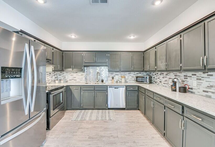 Family Friendly Duplex 6 Mi To Fort Walton Beach!