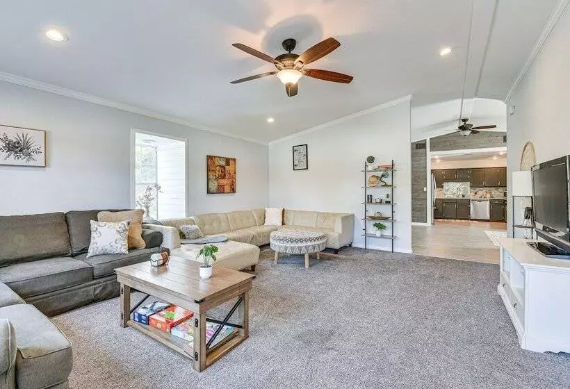 Family Friendly Duplex 6 Mi To Fort Walton Beach!