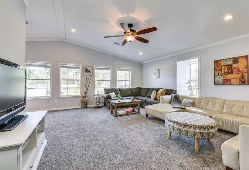 Family Friendly Duplex 6 Mi To Fort Walton Beach!