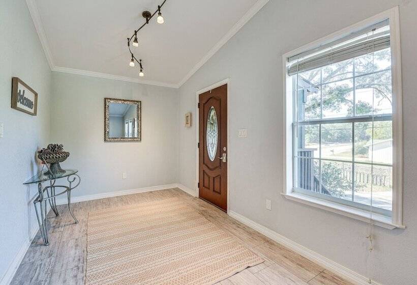 Family Friendly Duplex 6 Mi To Fort Walton Beach!