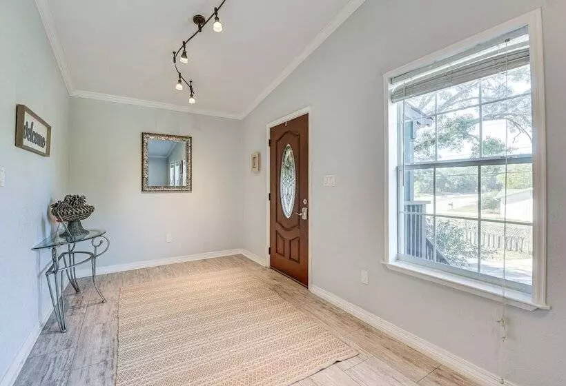Family Friendly Duplex 6 Mi To Fort Walton Beach!